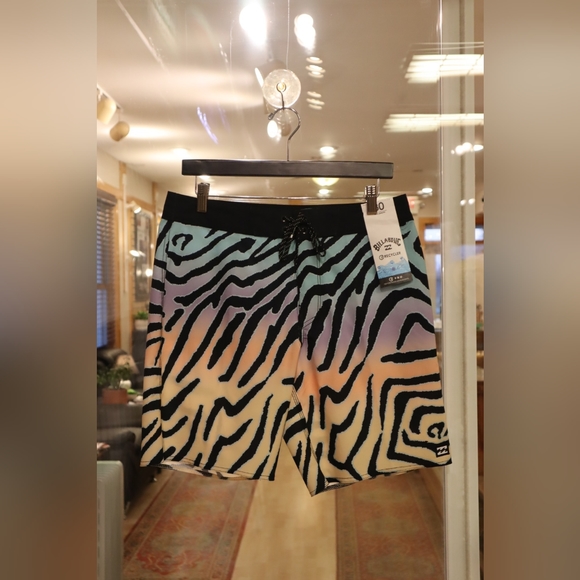 Billabong Hybrid Board Shorts - Picture 1 of 7